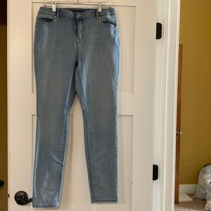 Vera Wang. Skinny Jeans. Size 12. High rise.